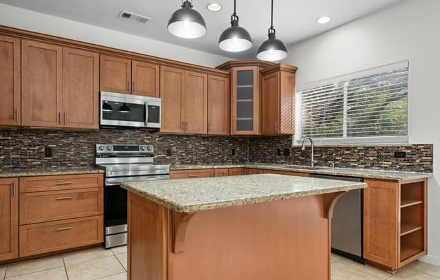 4-bedroom rental at 17 Nikita in San Antonio, TX — photo 3