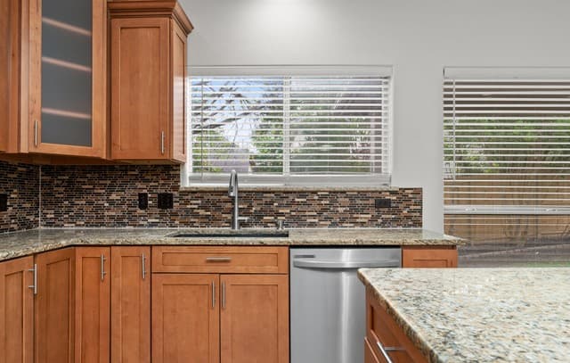 4-bedroom rental at 17 Nikita in San Antonio, TX — photo 4