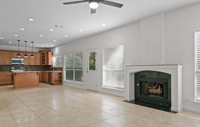 4-bedroom rental at 17 Nikita in San Antonio, TX — photo 5