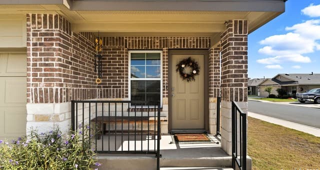 3-bedroom rental at 150 Legendary Trail Loop in Floresville, TX — photo 2
