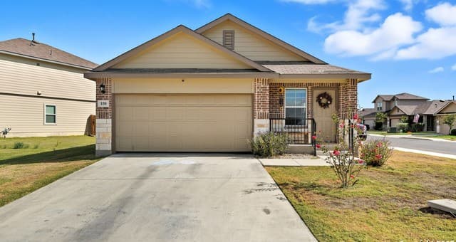 3-bedroom rental at 150 Legendary Trail Loop in Floresville, TX — photo 4