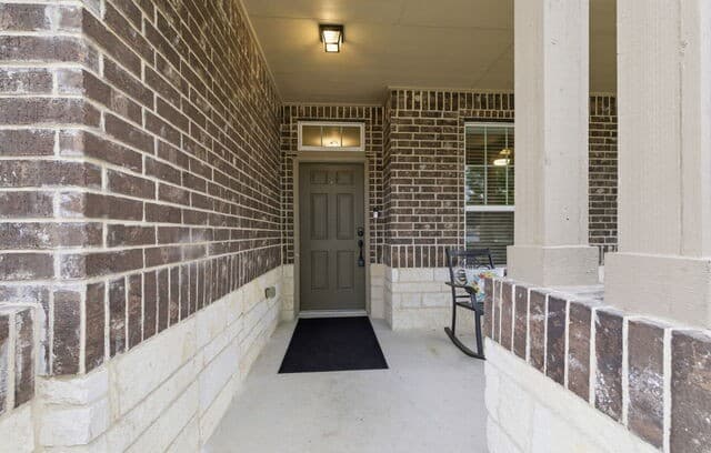 6-bedroom rental at 8826 Virginia Rye in San Antonio, TX — photo 4