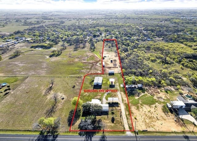rental at 4680 Mount Olive Rd in Adkins, TX — photo 2