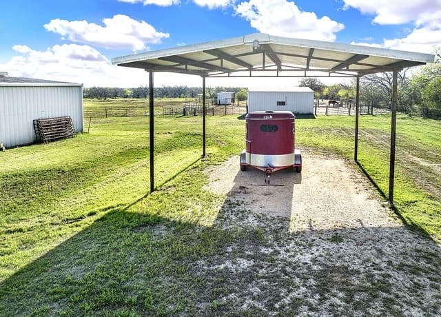 rental at 4680 Mount Olive Rd in Adkins, TX — photo 4
