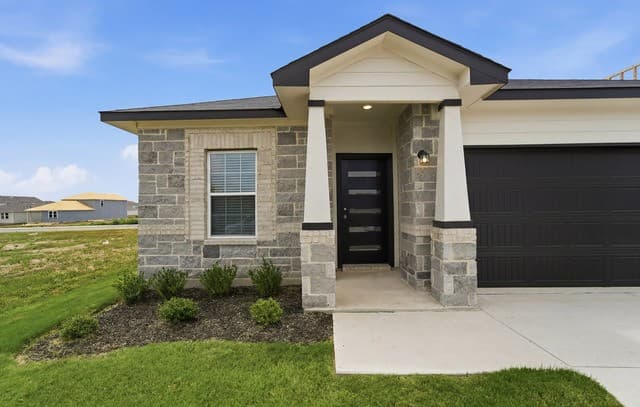 4-bedroom rental at 13011 Audrey Hbr in Von Ormy, TX — photo 4