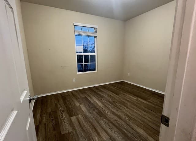 6-bedroom rental at 423 Rustic Willow in Selma, TX — photo 2