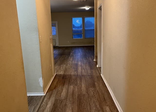 6-bedroom rental at 423 Rustic Willow in Selma, TX — photo 4