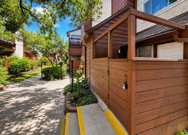 1-bedroom rental at 10527 Perrin Beitel Rd Unit C102 in San Antonio, TX — photo 2