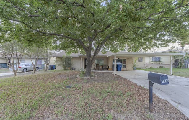 3-bedroom rental at 4410 Summer Wind St in San Antonio, TX — photo 1