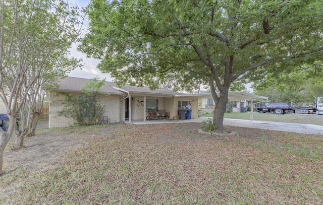 3-bedroom rental at 4410 Summer Wind St in San Antonio, TX — photo 2