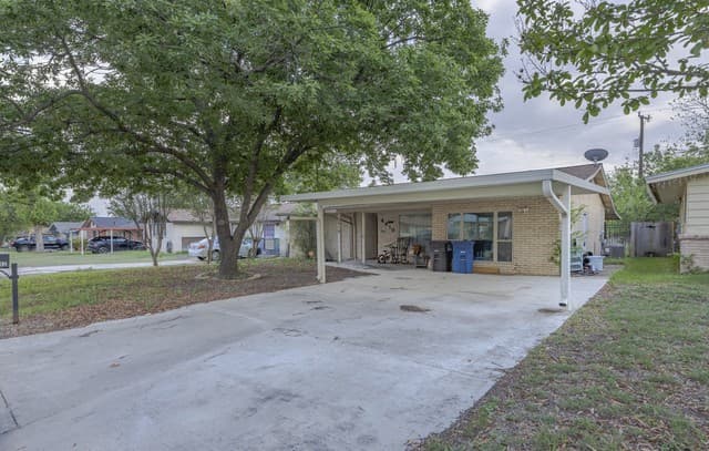 3-bedroom rental at 4410 Summer Wind St in San Antonio, TX — photo 3