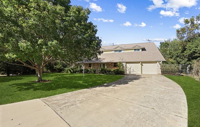 4-bedroom rental at 212 National Blvd in Universal City, TX — photo 4