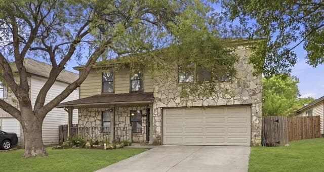 4-bedroom rental at 7554 Foss Mdws in San Antonio, TX — photo 2