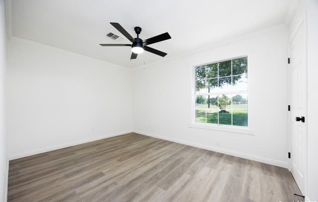 5-bedroom rental at 15031 Geronimo in San Antonio, TX — photo 4
