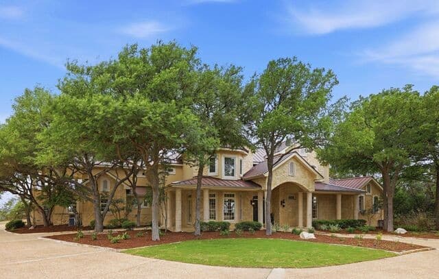 5-bedroom rental at 6730 Wagner Way in San Antonio, TX — photo 3