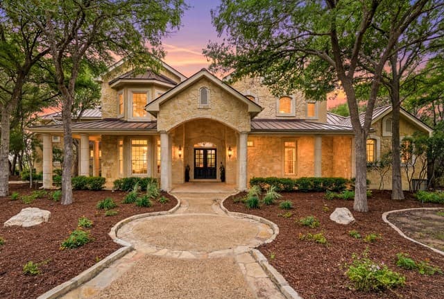 5-bedroom rental at 6730 Wagner Way in San Antonio, TX — photo 4