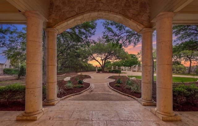 5-bedroom rental at 6730 Wagner Way in San Antonio, TX — photo 5