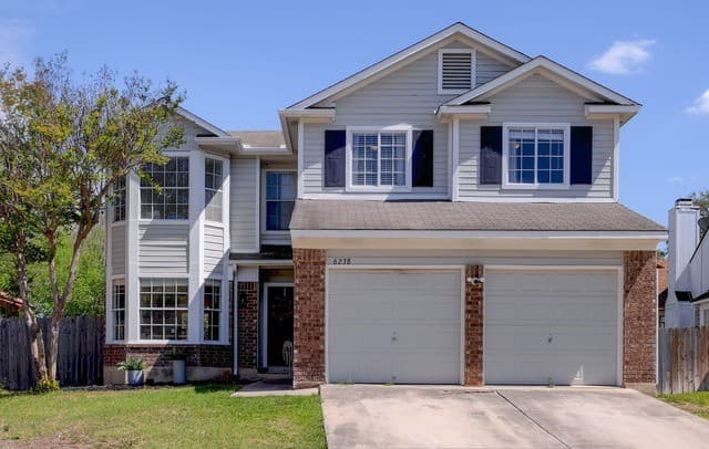 3-bedroom rental at 6238 Broadmeadow in San Antonio, TX — photo 2