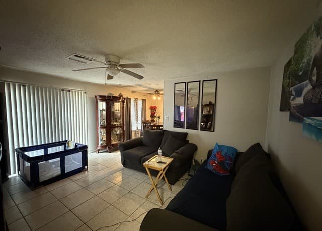 3-bedroom rental at 5014 Binz Engleman Rd in San Antonio, TX — photo 3