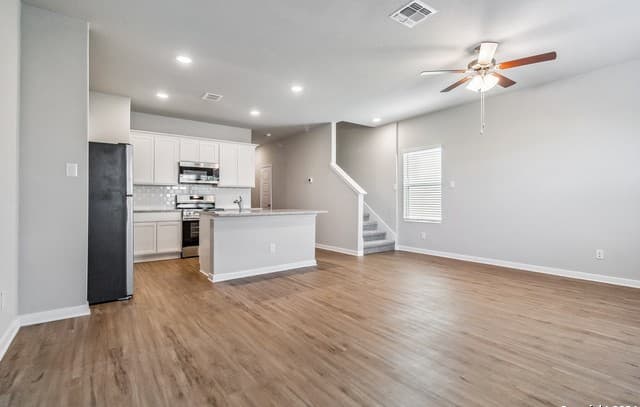 rental at 3916 Abbott Pass in St Hedwig, TX — photo 3