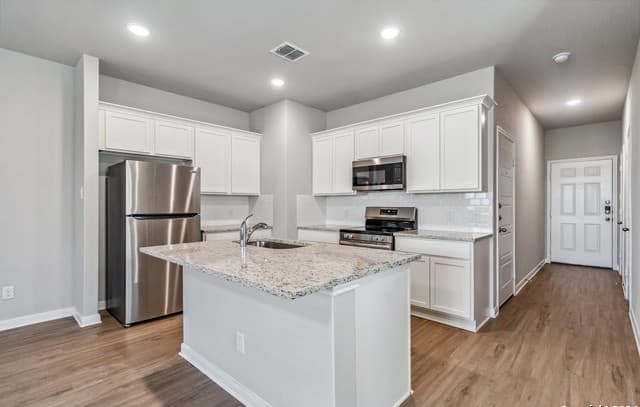 rental at 3916 Abbott Pass in St Hedwig, TX — photo 4