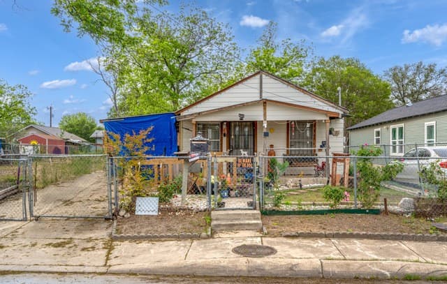 3-bedroom rental at 116 Parkview in San Antonio, TX — photo 3