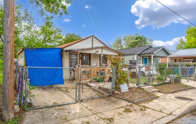 3-bedroom rental at 116 Parkview in San Antonio, TX — photo 4