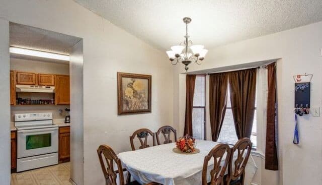 3-bedroom rental at 11410 Red Feather Ln in San Antonio, TX — photo 3