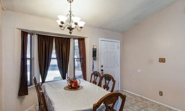 3-bedroom rental at 11410 Red Feather Ln in San Antonio, TX — photo 4
