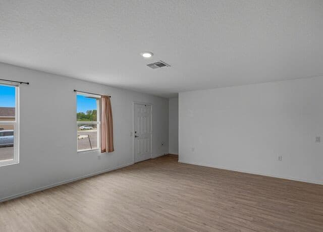 4-bedroom rental at 1123 Janzen in San Antonio, TX — photo 2