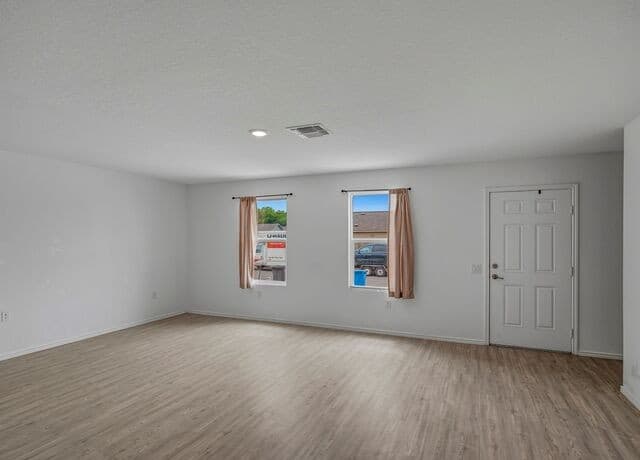 4-bedroom rental at 1123 Janzen in San Antonio, TX — photo 3