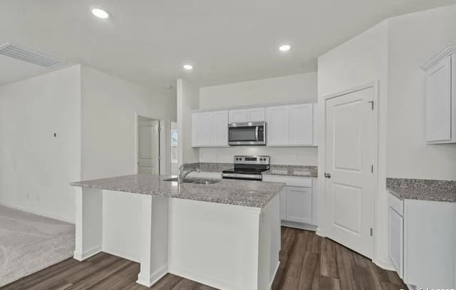 3-bedroom rental at 10156 Galineer Glen in Schertz, TX — photo 3
