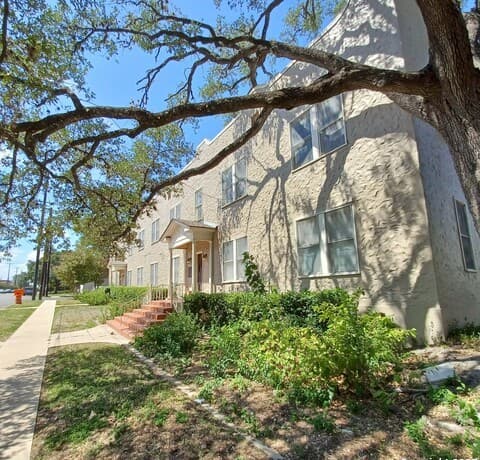 rental at 127 W Magnolia Ave in San Antonio, TX — photo 1