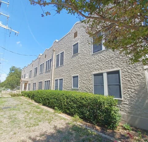 rental at 127 W Magnolia Ave in San Antonio, TX — photo 2