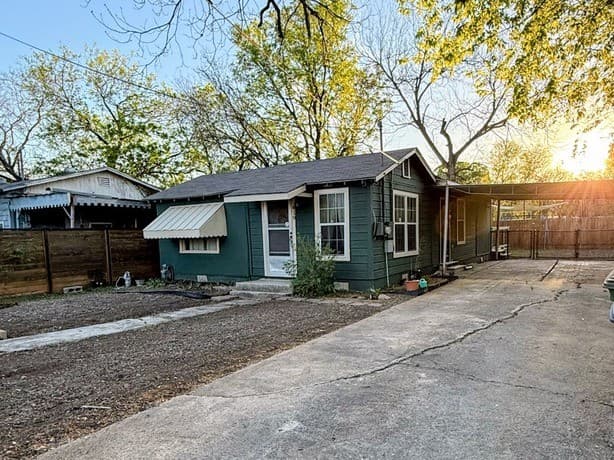 2-bedroom rental at 419 Collinsworth Avenue in San Antonio, TX — photo 1