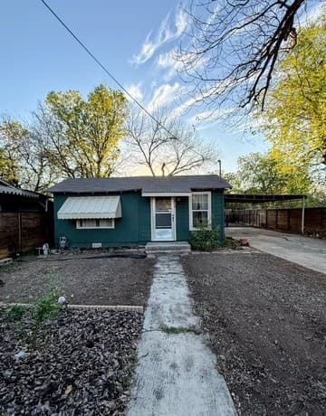 2-bedroom rental at 419 Collinsworth Avenue in San Antonio, TX — photo 2