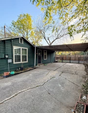 2-bedroom rental at 419 Collinsworth Avenue in San Antonio, TX — photo 5
