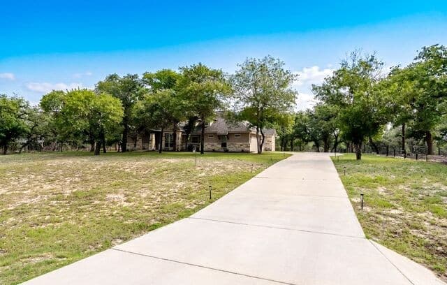 4-bedroom rental at 156 Crescent Ridge in Adkins, TX — photo 4