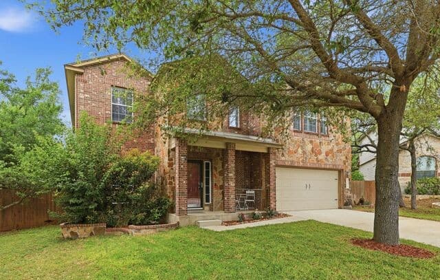 5-bedroom rental at 10618 Clover Cyn in Helotes, TX — photo 2