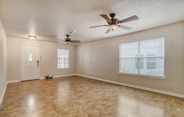 3-bedroom rental at 7523 Banister Pass in San Antonio, TX — photo 2