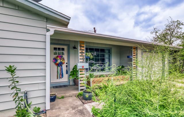 3-bedroom rental at 222 Dawnview Ln in San Antonio, TX — photo 4