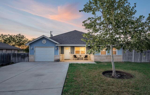 3-bedroom rental at 533 Indian Xing in Jourdanton, TX — photo 1