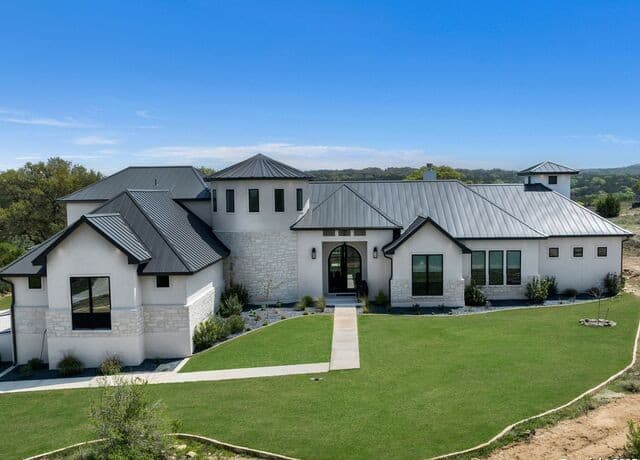 4-bedroom rental at 137 Phillip Ranch Rd in Boerne, TX — photo 2