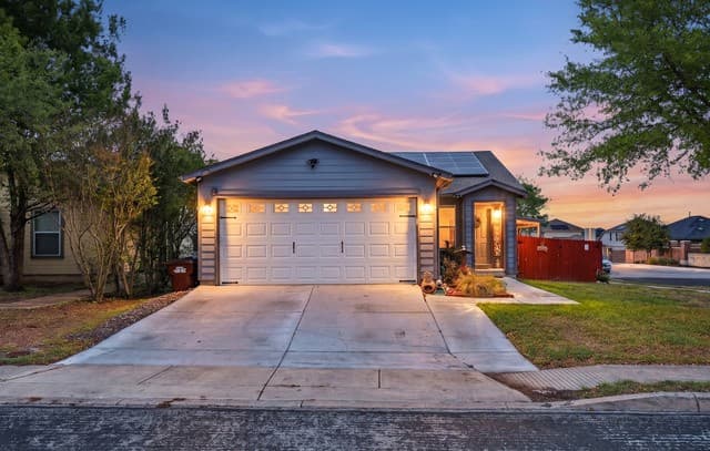 3-bedroom rental at 7402 Branching Peak in San Antonio, TX — photo 1