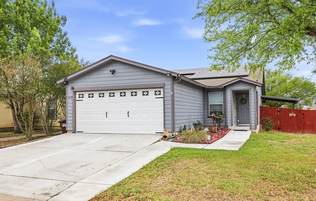 3-bedroom rental at 7402 Branching Peak in San Antonio, TX — photo 3