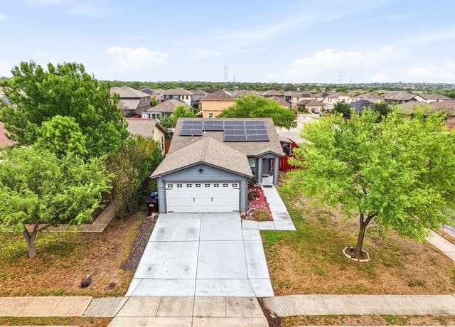 3-bedroom rental at 7402 Branching Peak in San Antonio, TX — photo 5