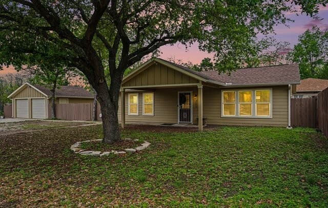 2-bedroom rental at 205 Balcones Heights Rd in Balcones Heights, TX — photo 3