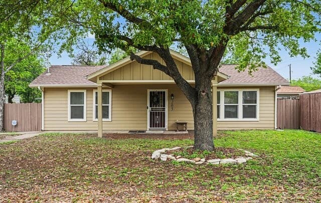 2-bedroom rental at 205 Balcones Heights Rd in Balcones Heights, TX — photo 4