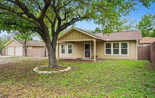 2-bedroom rental at 205 Balcones Heights Rd in Balcones Heights, TX — photo 5