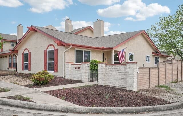 3-bedroom rental at 5800 Royal Club in San Antonio, TX — photo 1